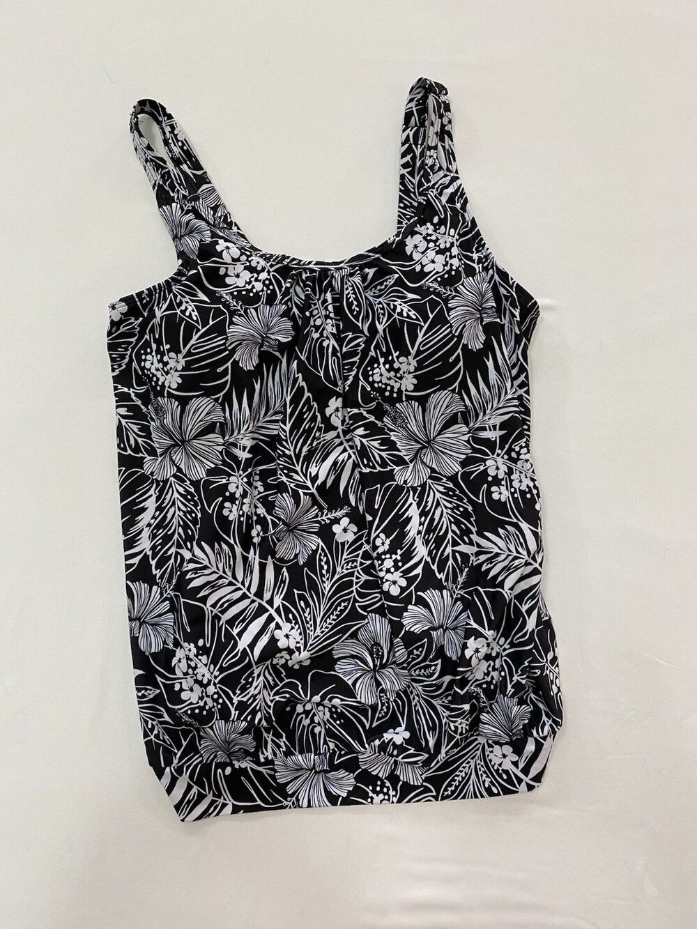 NWT Yonique Blouson Tankini Top Medium M Black White Floral Tropical Swim